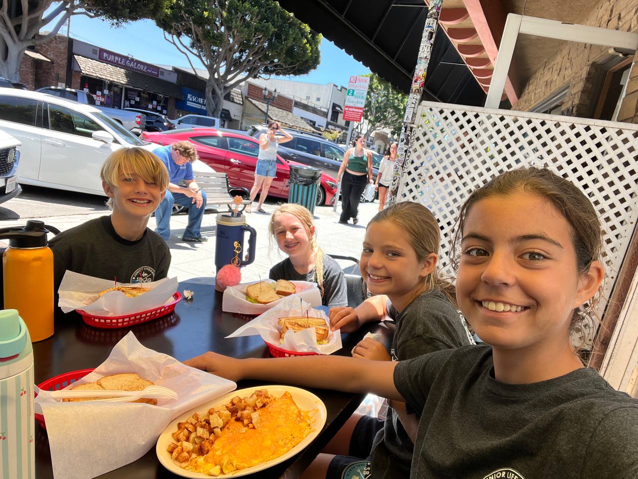 Img: lunch, adult, female, person, woman, restaurant, city, portrait, street, urban