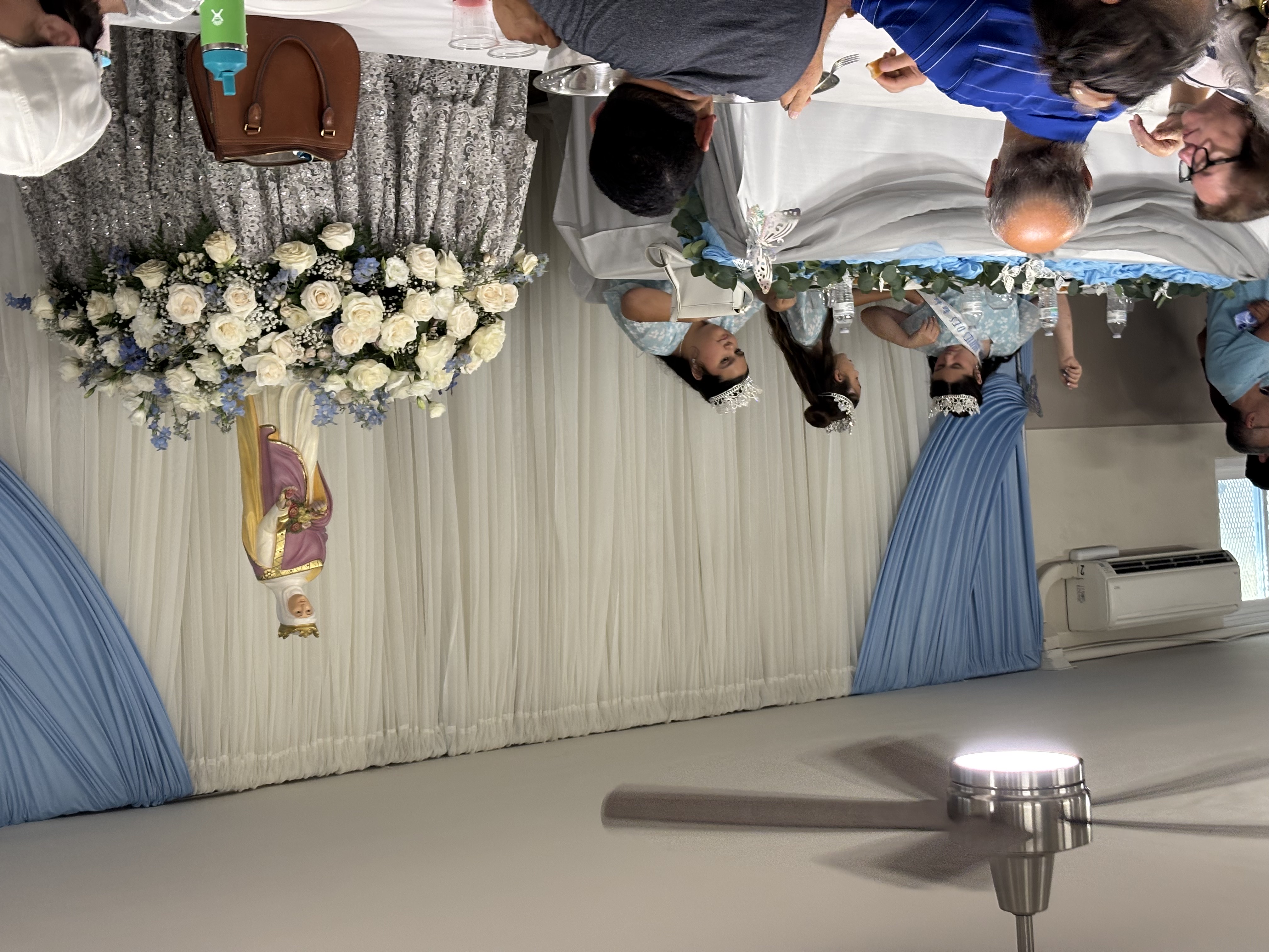 Img: handbag, cup, hat, person, adult, male, man, glasses, desk, people