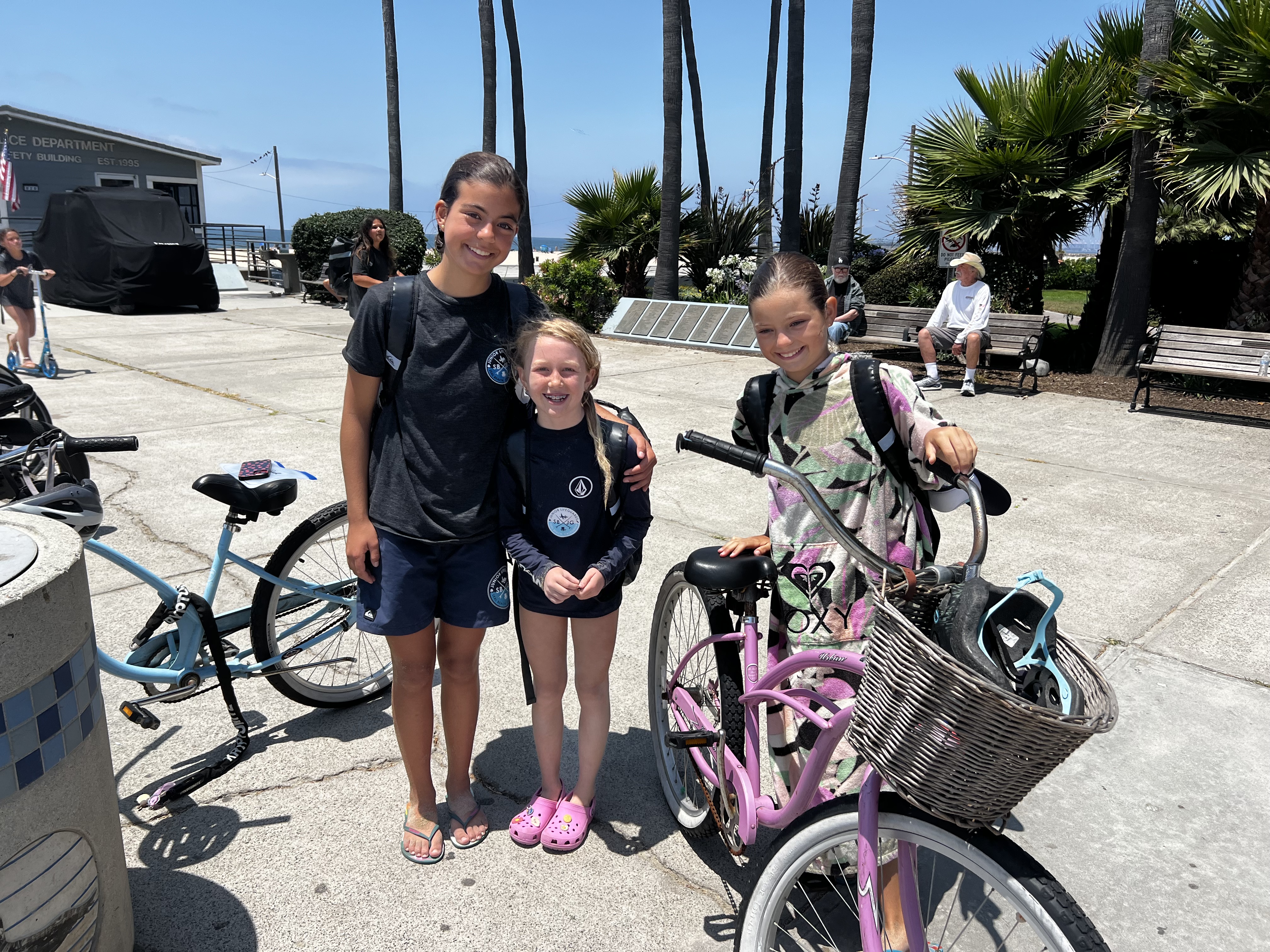 Img: summer, street, person, portrait, bench, tree, hat, people, sandal, shoe