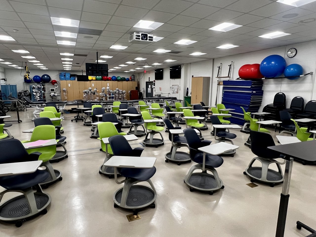 Img: indoors, furniture, chair, electronics, hardware, monitor, screen, balloon, desk, table