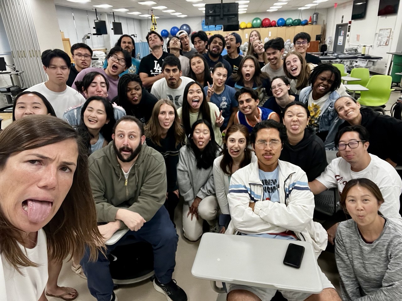 Img: people, person, adult, female, woman, shoe, glasses, mobile phone, male, man