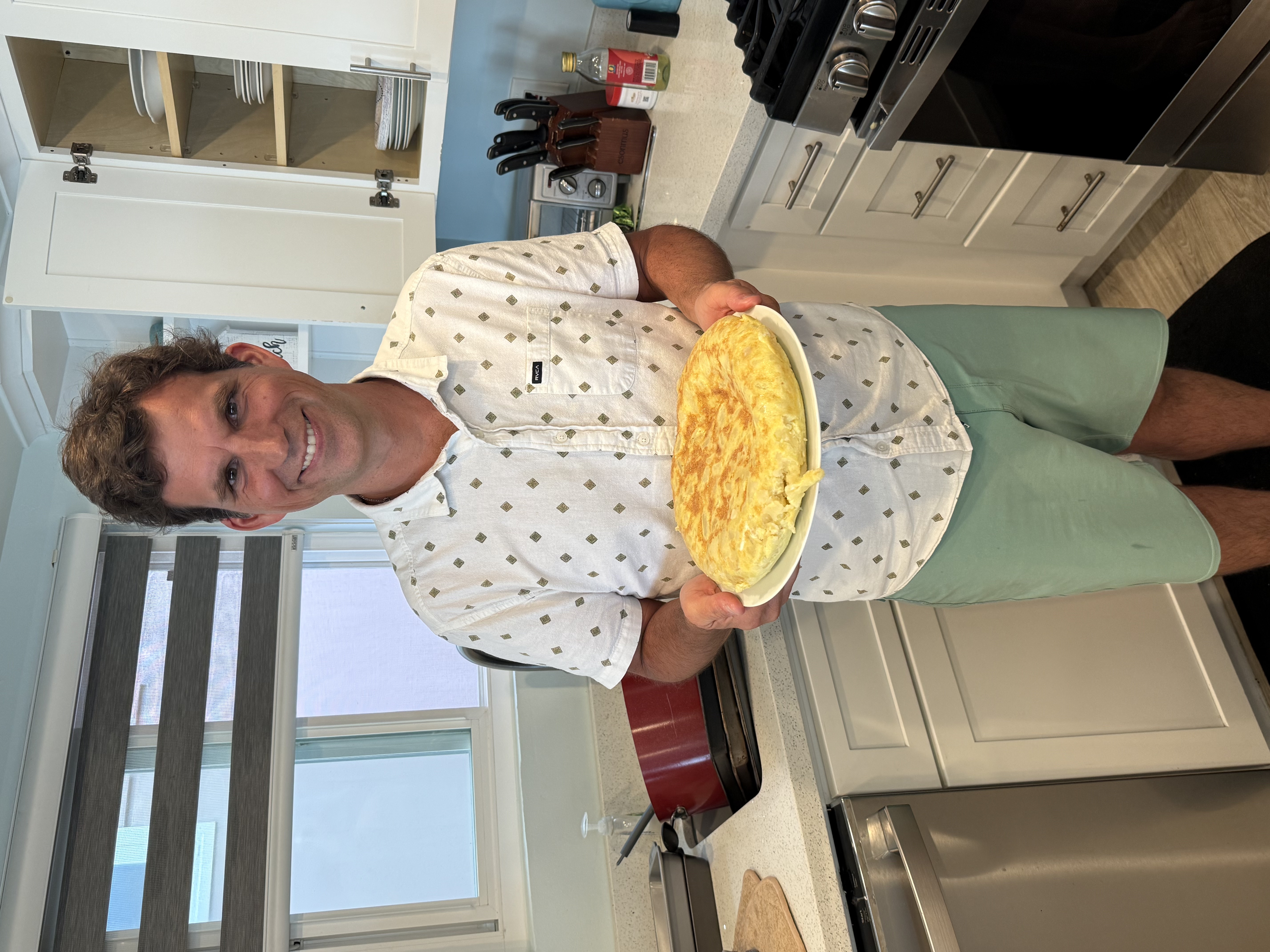 Img: adult, male, man, person, cooktop, plate, bread, food, frittata, microwave