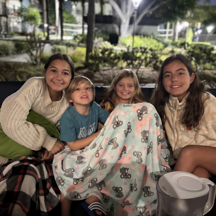 Img: people, person, adult, female, woman, family, child, girl, blanket, potted plant