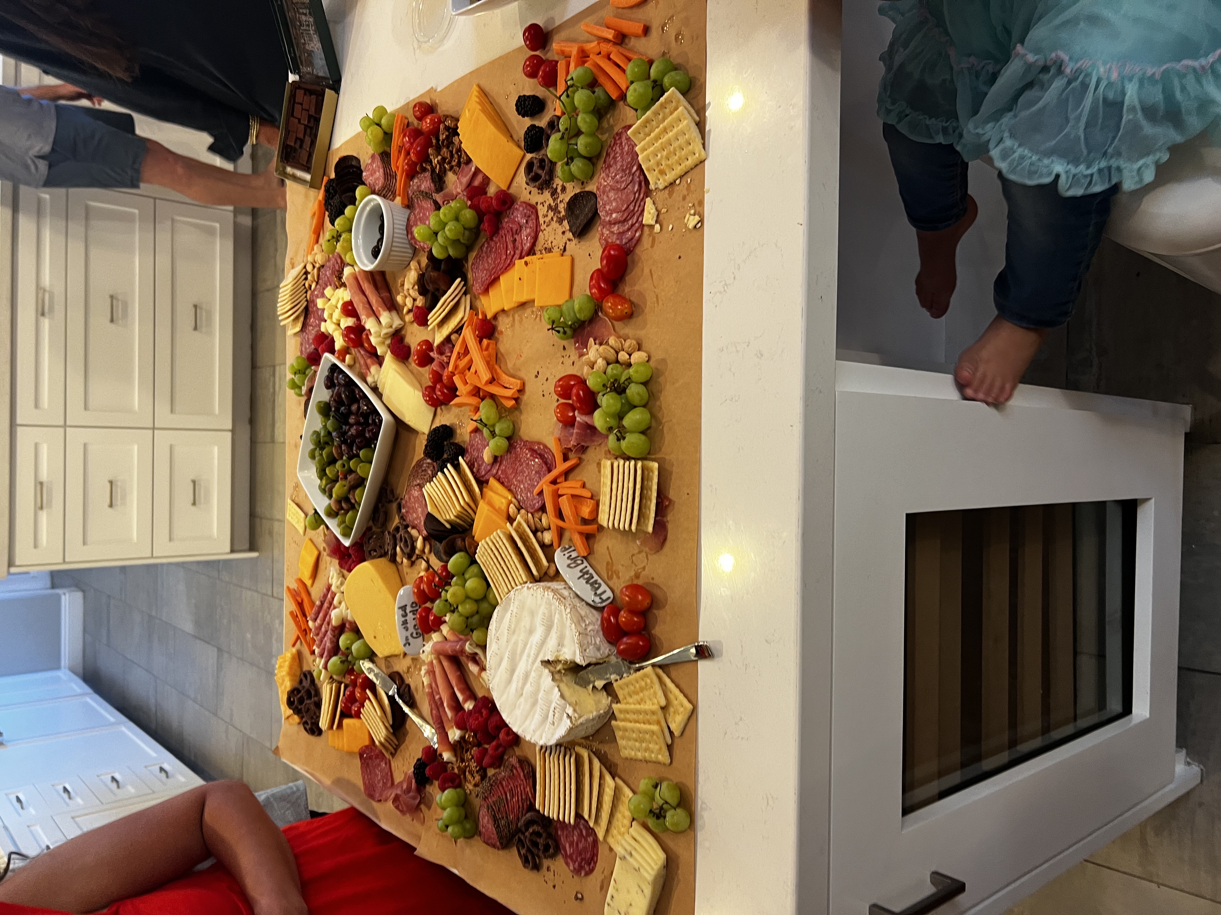 Img: adult, female, person, woman, meal, male, man, book, cup, indoors