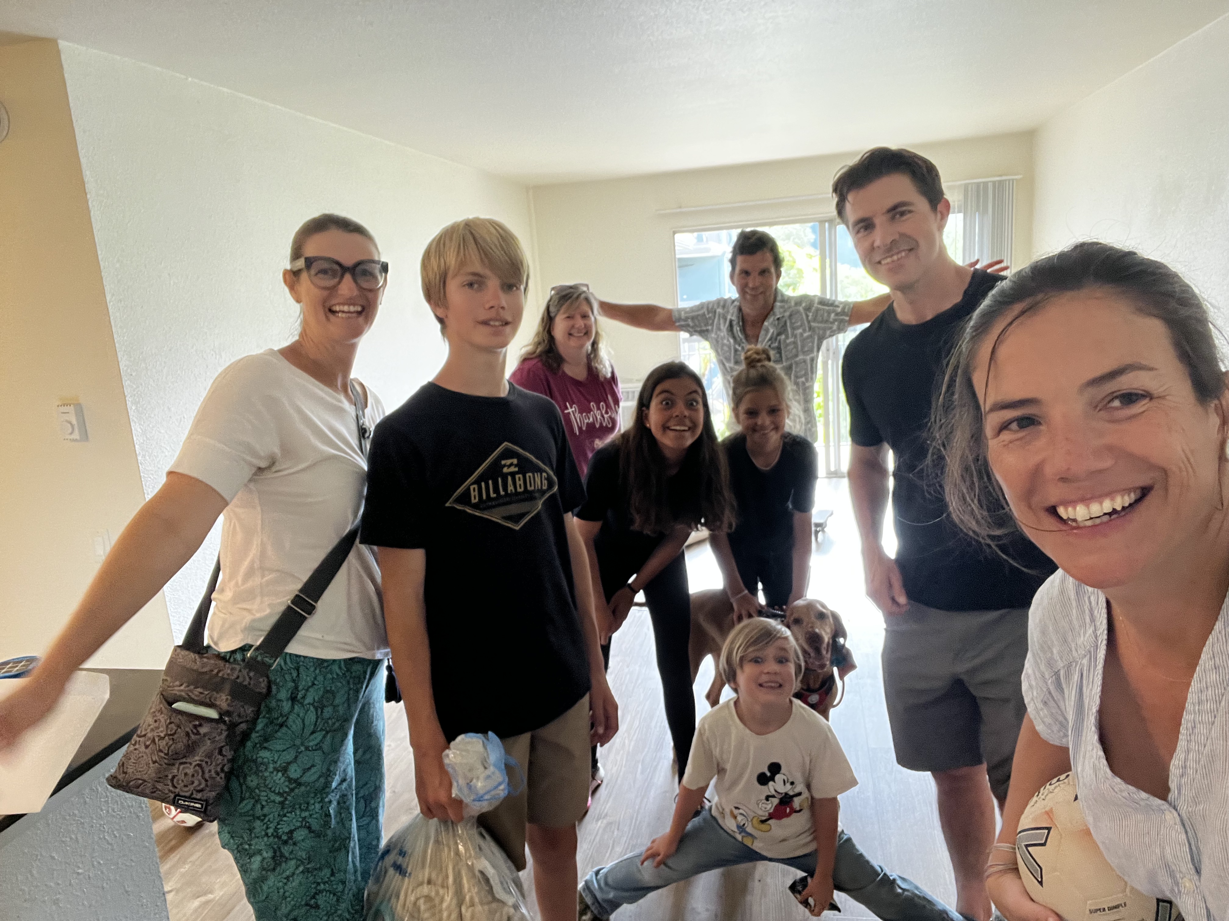 Img: people, person, t-shirt, handbag, adult, female, woman, pants, male, man