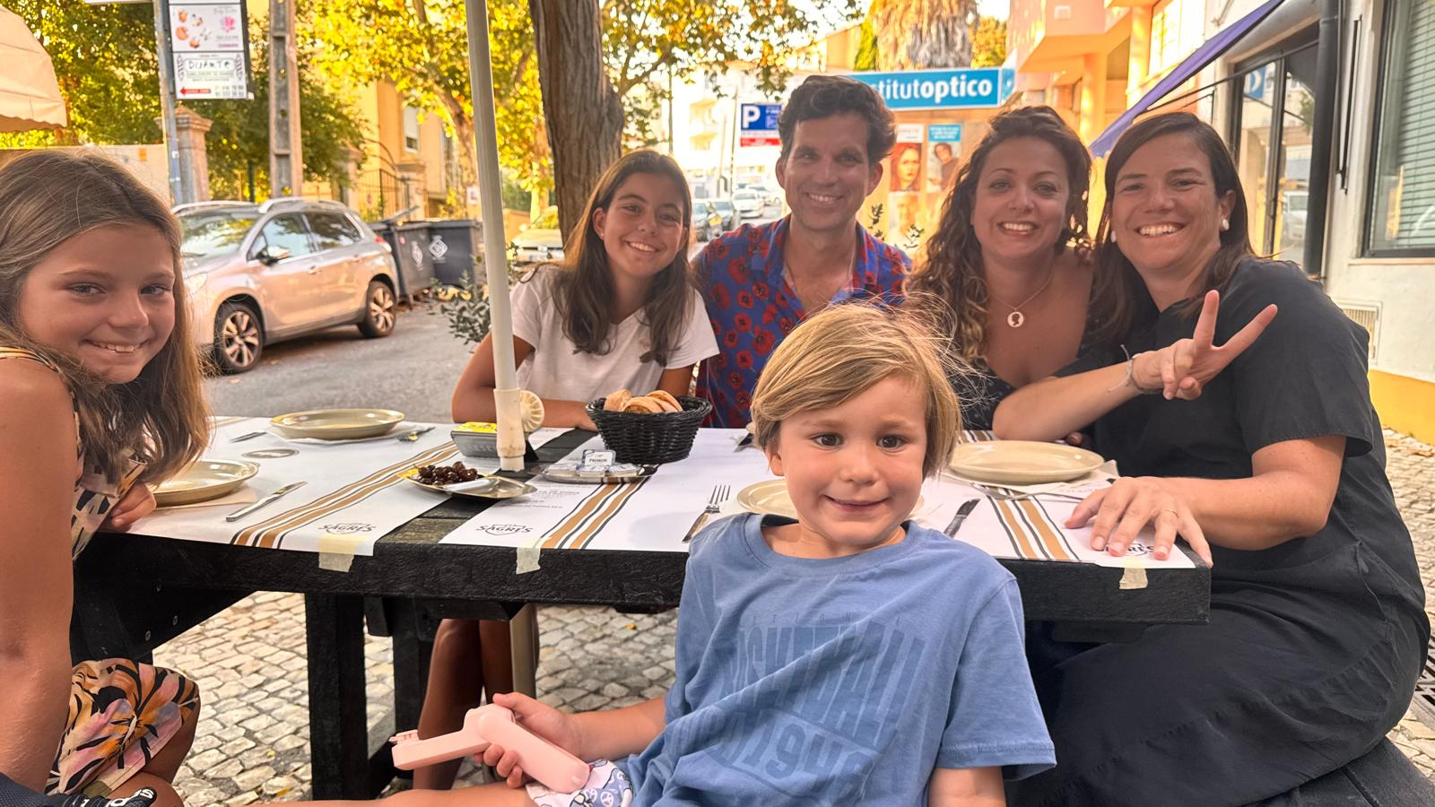 215c8965 09c0 A297 Bfc6a8e305ec: people, person, fork, table, portrait, urban, child, female, girl, knife