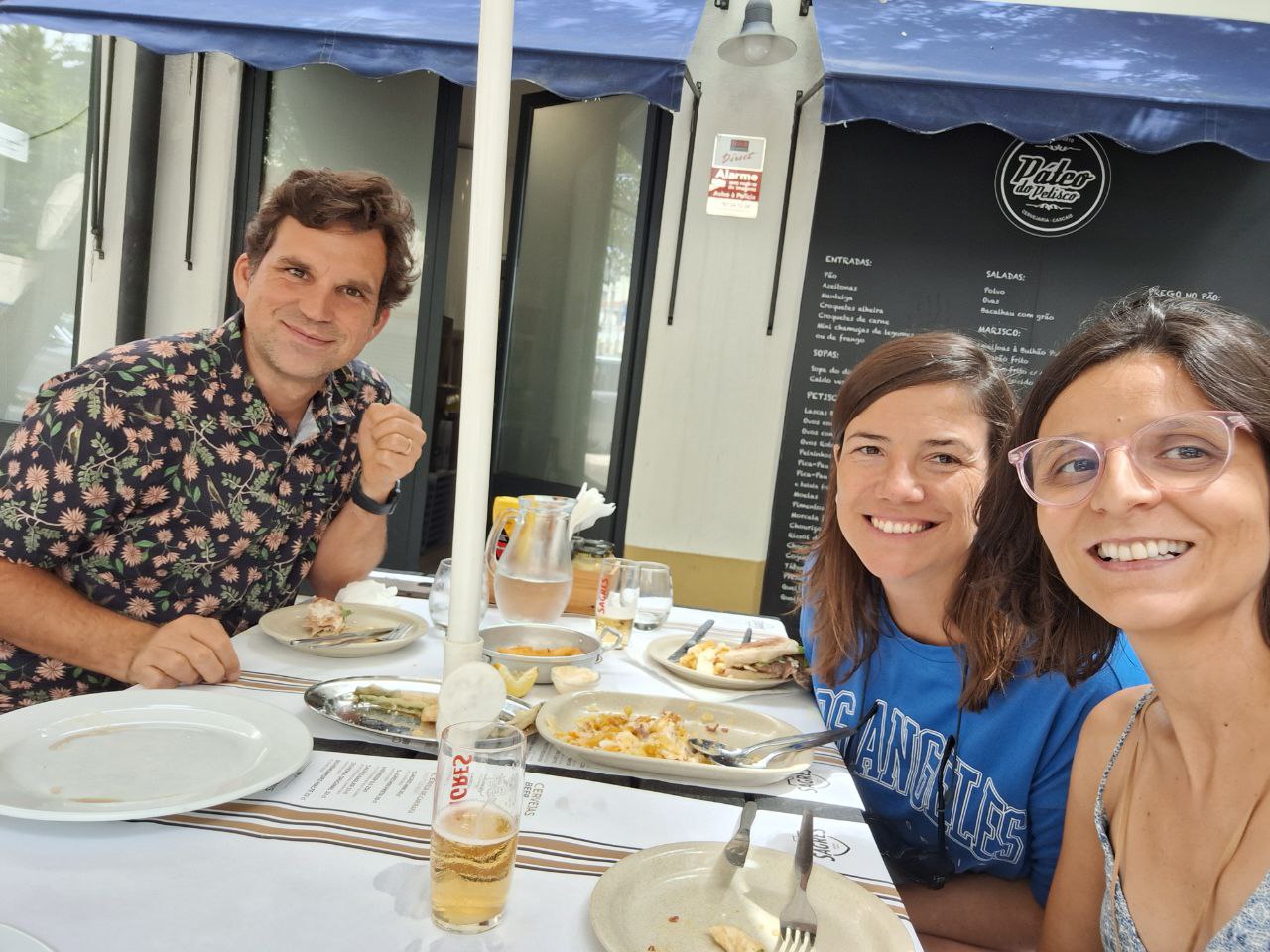 Photo 2025: dining table, table, dining room, lunch, fork, cup, restaurant, adult, man, person