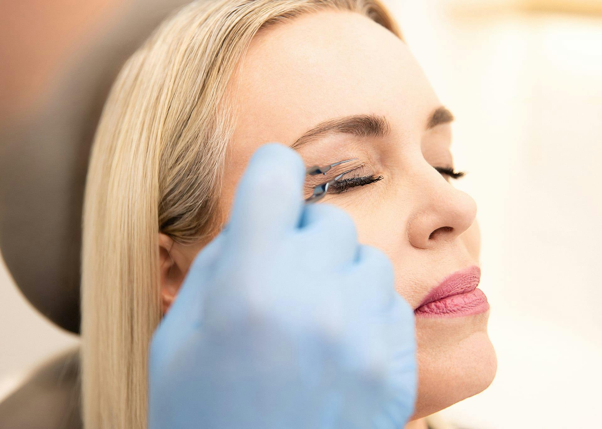 Dr. Brace preparing patient for eyelid Surgery