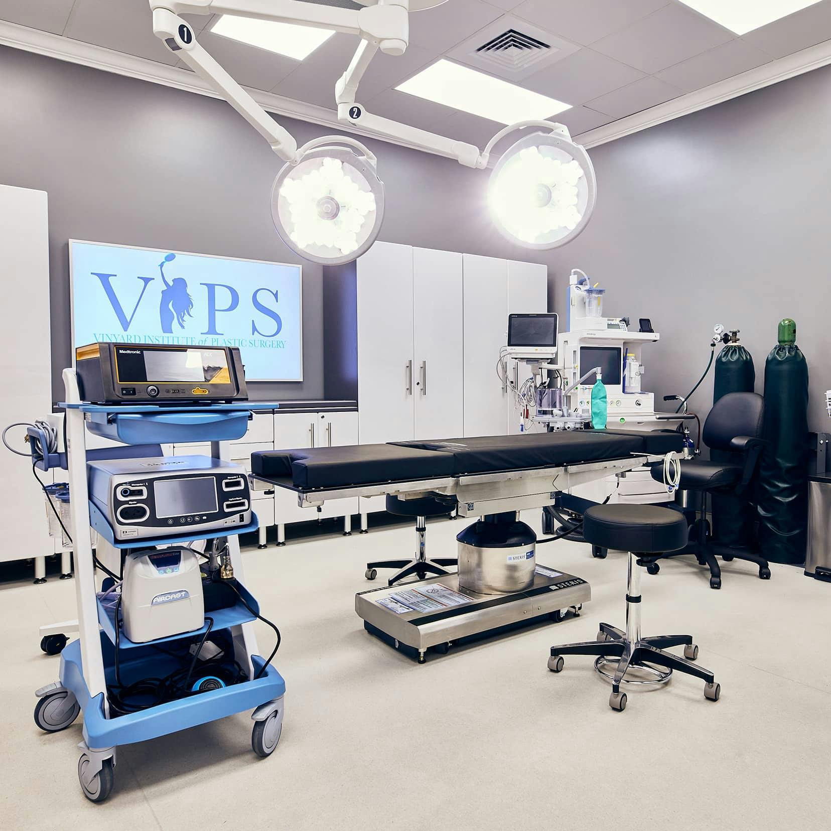 medical room with a table and chairs in it
