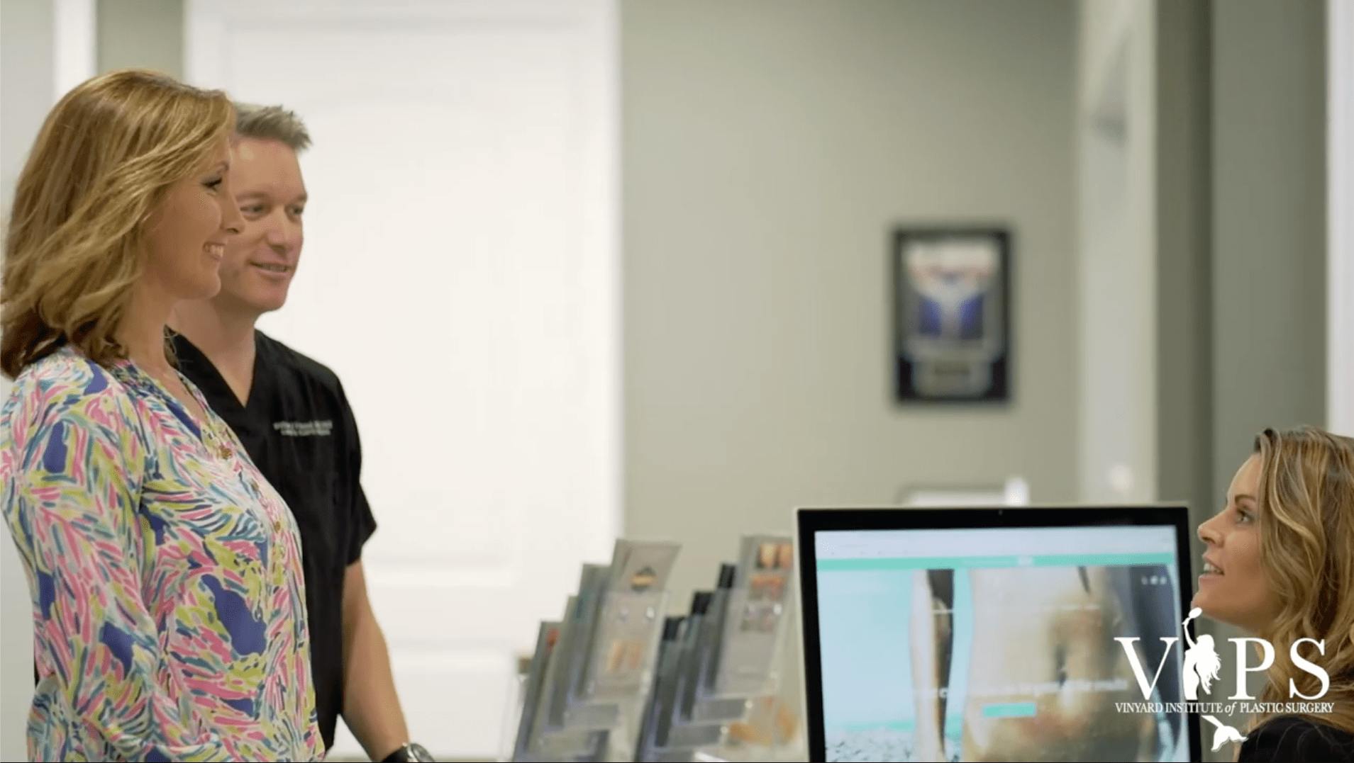 Dr. Vinyard with a Tummy Tuck patient