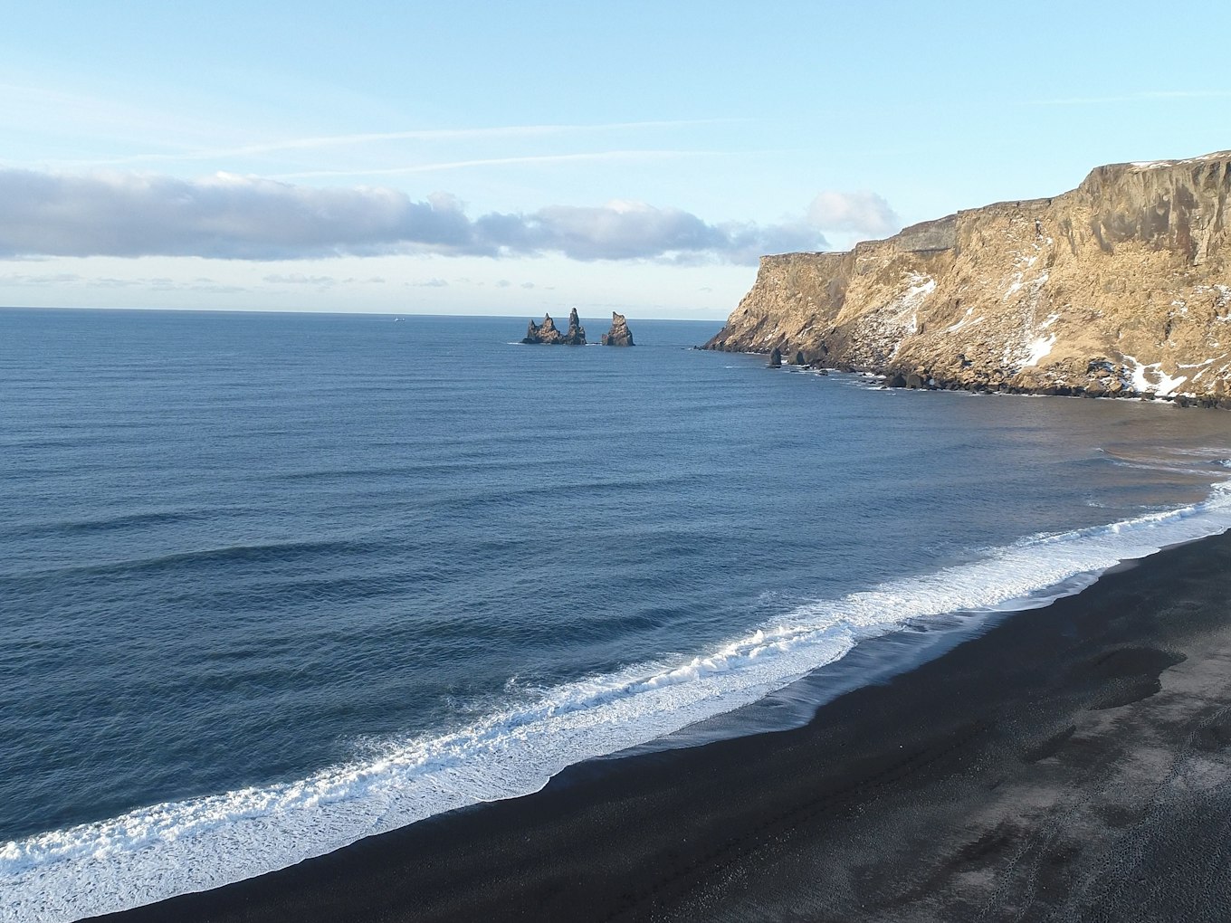 Black Beach in Vík Black Beach in Vík in IJsland met Travel4Reasons