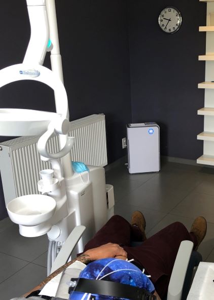 Purificateur Premium chez un dentiste avec un patient