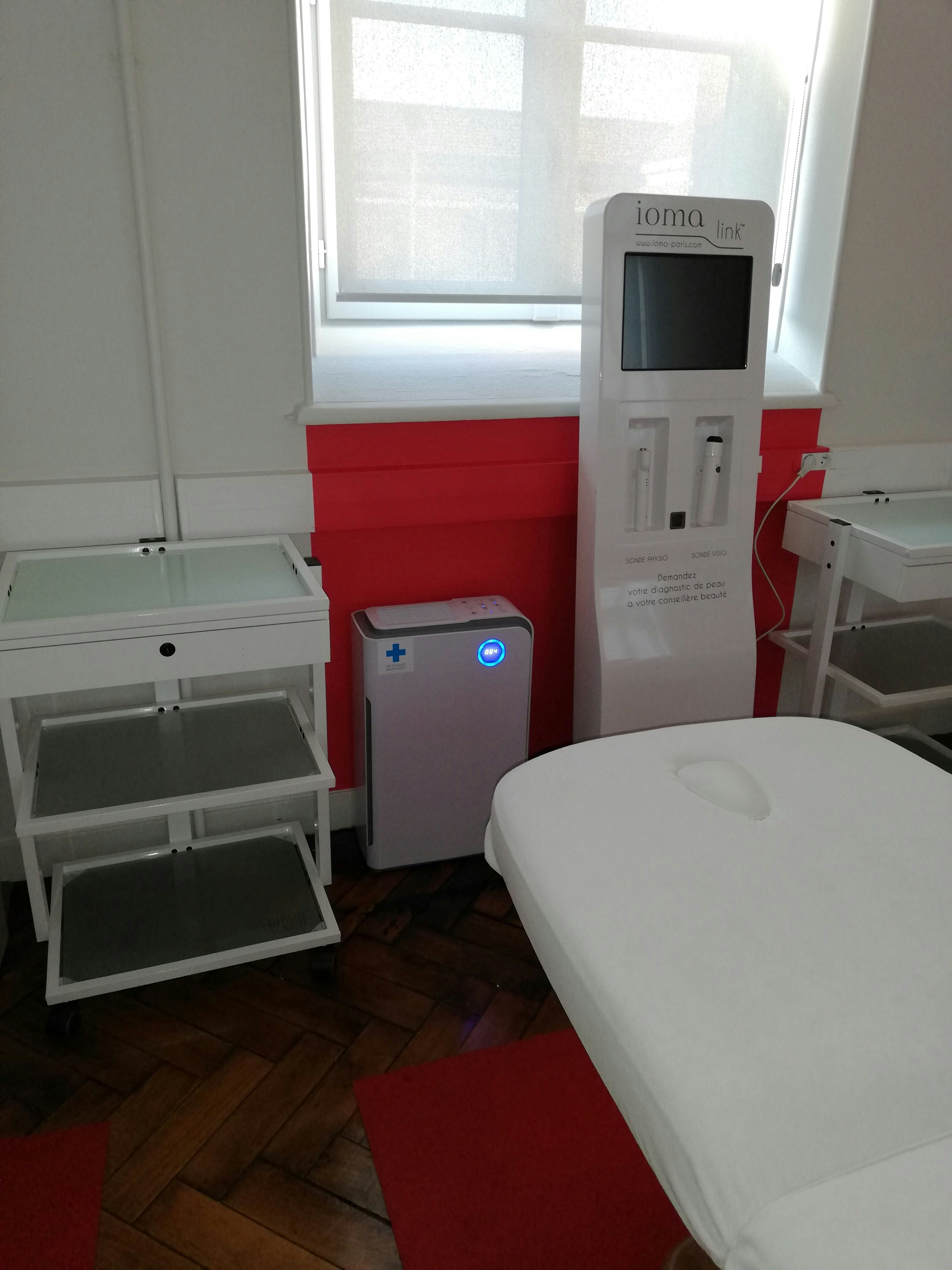 Purificateur d'air dans une salle de formation des esthéticiennes