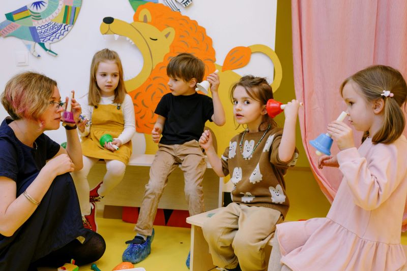 Enfants en classe de maternelle