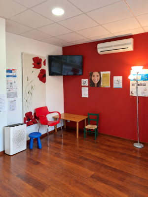 Purificateur d'air A&S 100 Eco V2 dans une salle d'attente de  dentiste