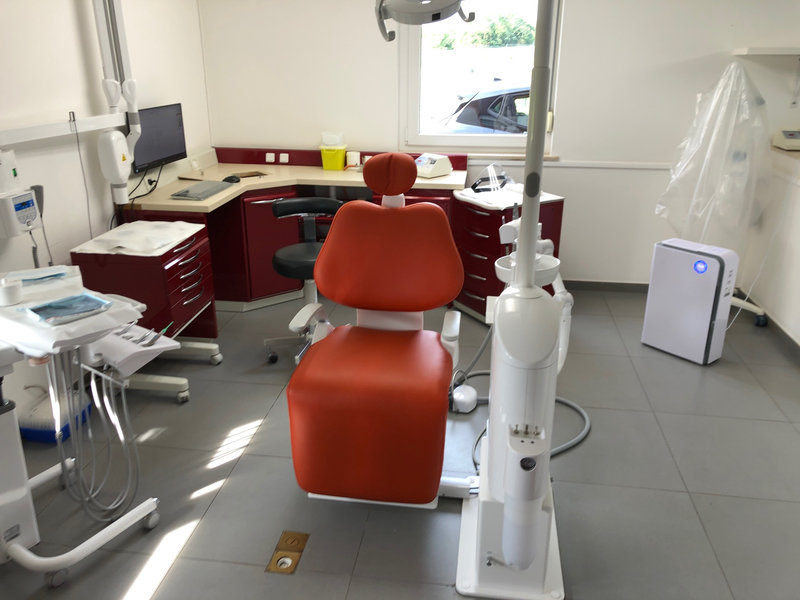 Purificateur Air et Santé installé dans une salle de soins dentaires