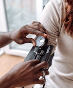 Purificateurs d’air HEPA : une nouvelle étude montre un effet bénéfique sur la pression artérielle