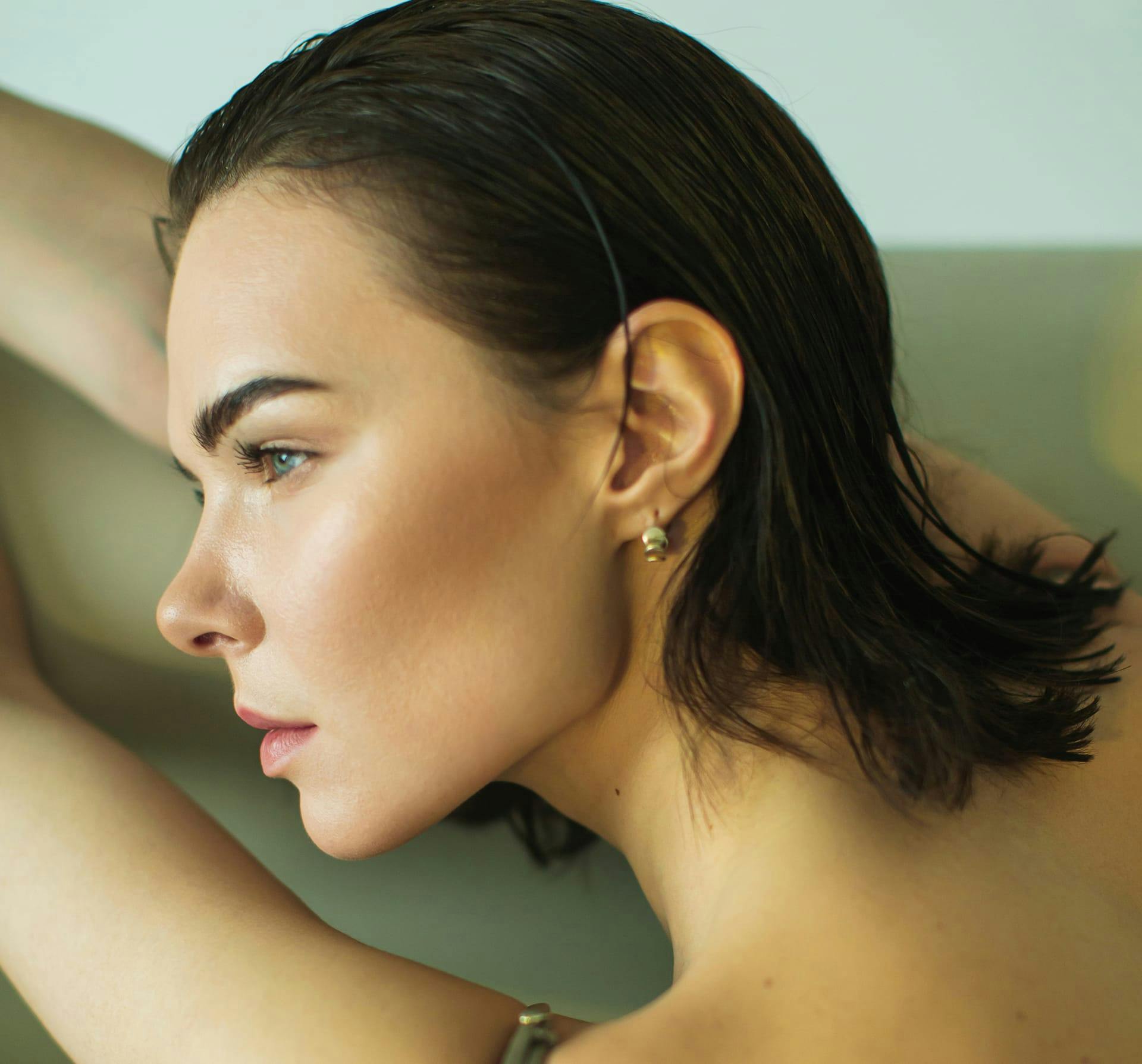 woman with arm on shoulder