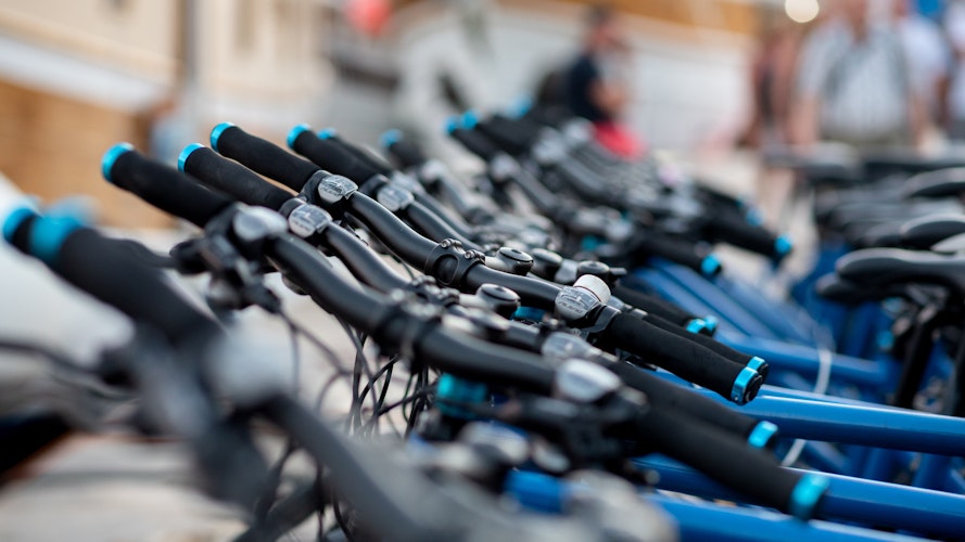 Choose the right cargo bike for your fleet ebikes and ecargo bikes parked