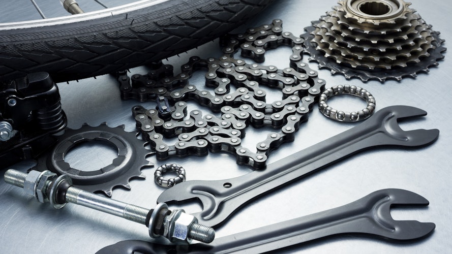 Electric cargo bike maintenance tools to maintain cargo bikes