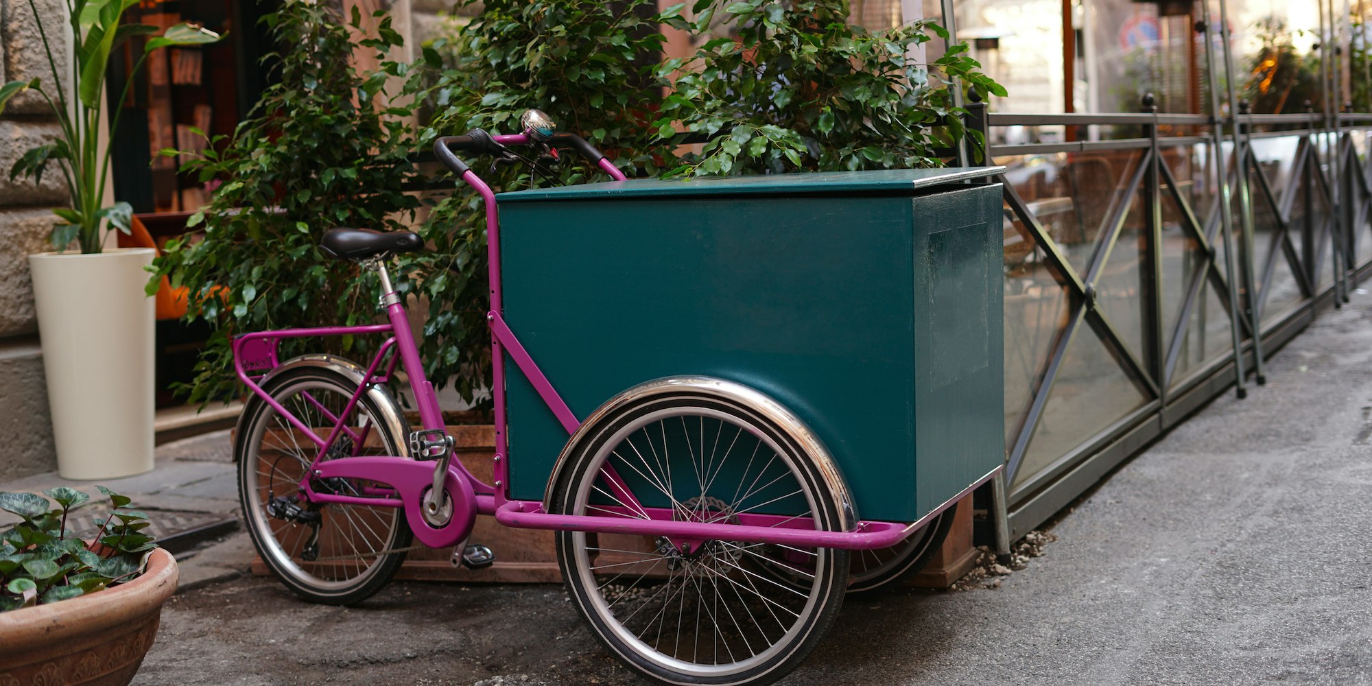 Cargo bike with a front box Cover Image for Cargo Bikes 101 - Why Electric Cargo Bikes Are Perfect For Your Last-mile Fleet