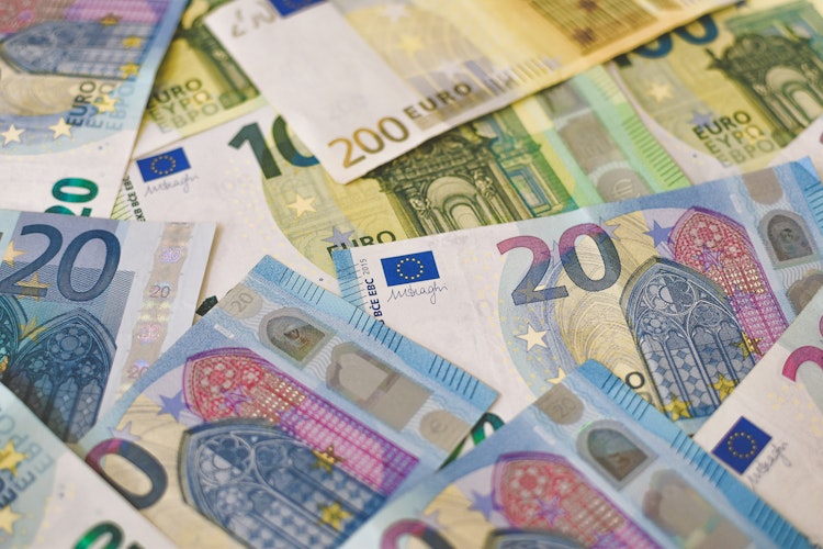 Euro bills