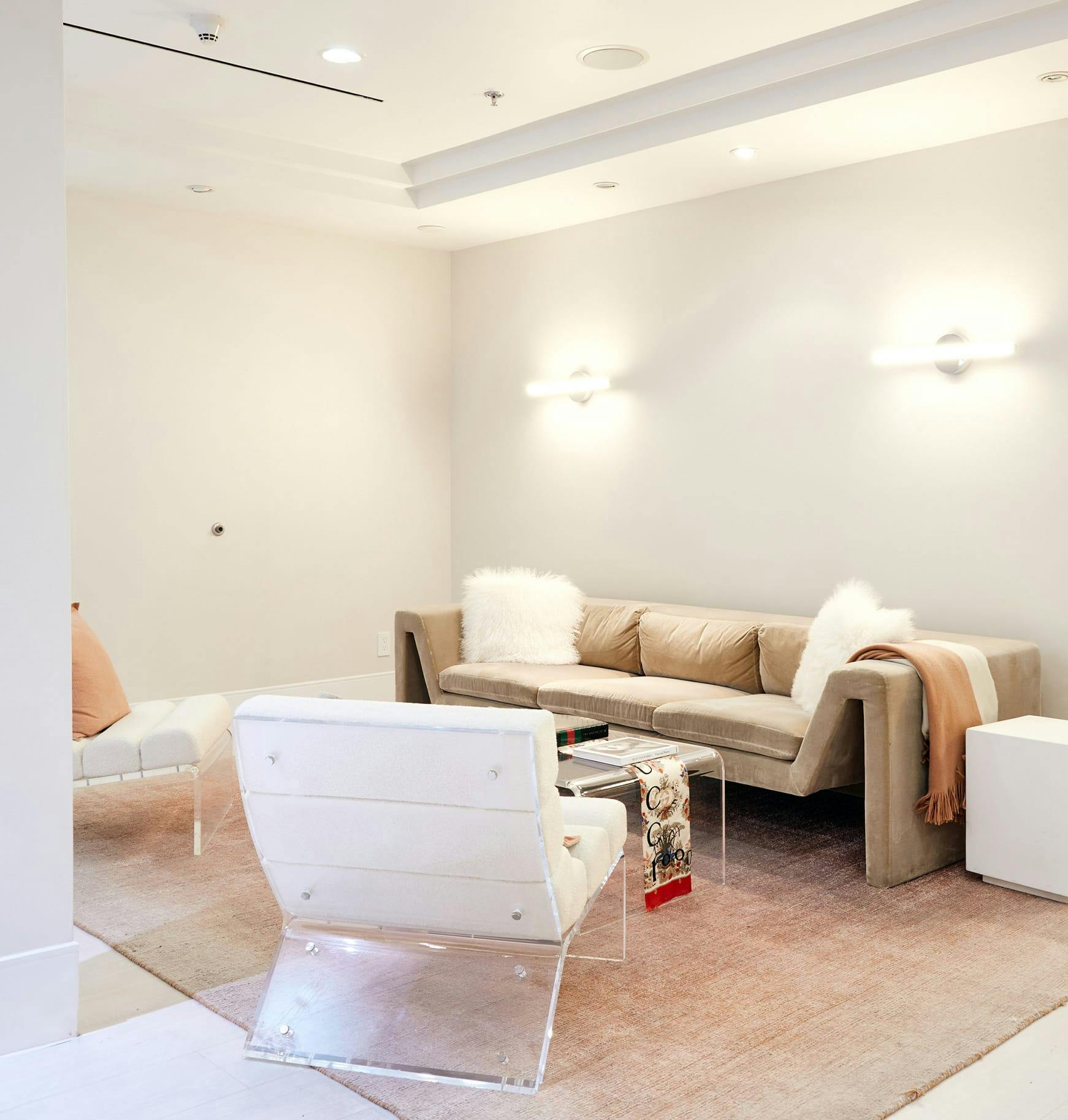 Waiting room at Leif Rogers Plastic Surgery