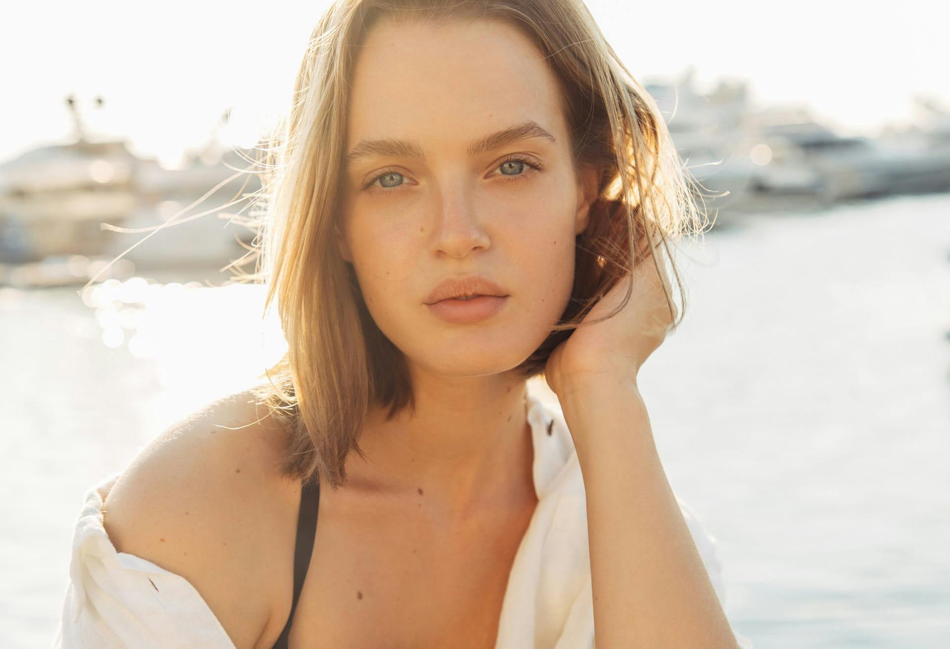 Woman with the sun shining behind her