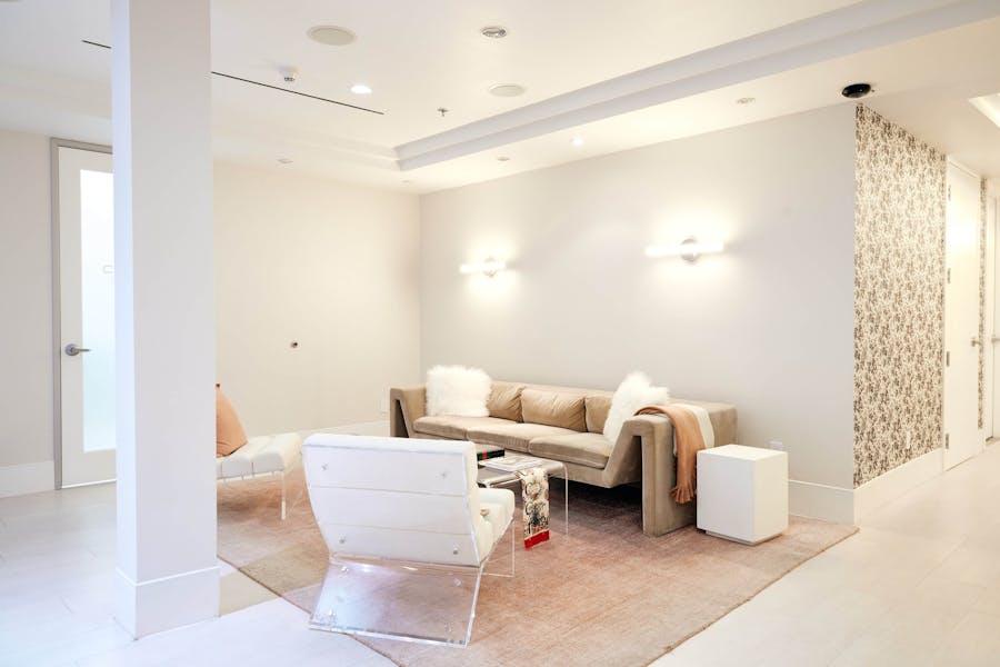 Leif Rogers Plastic Surgery waiting area 2