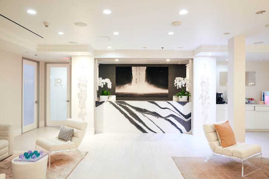 Leif Rogers Plastic Surgery waiting area