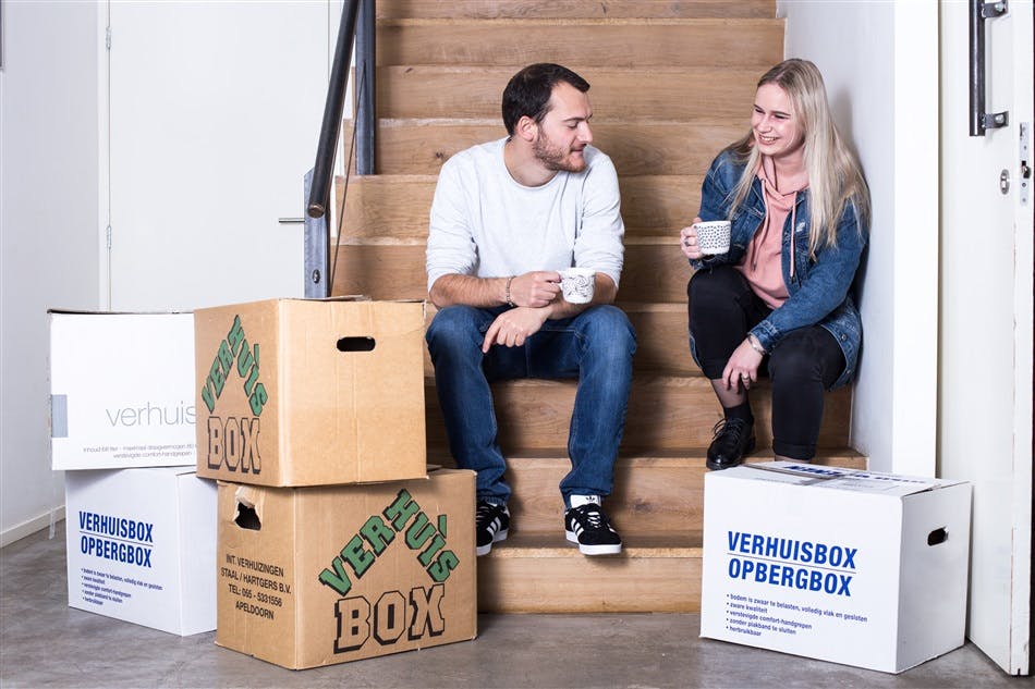 stel aan het verhuizen