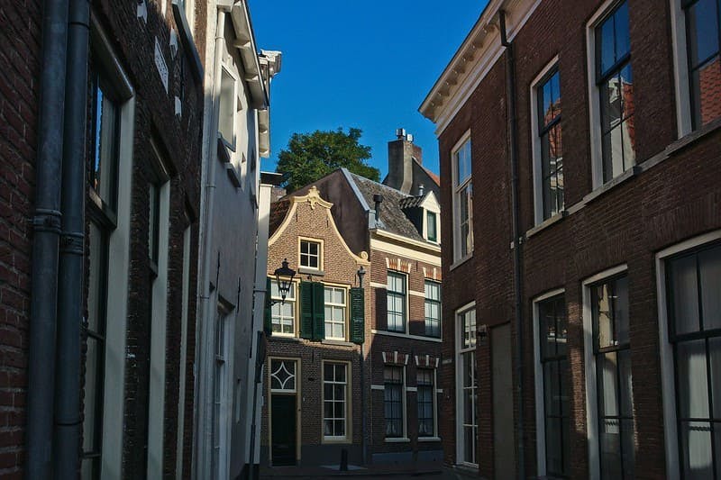 Steegje in de stad Zwolle