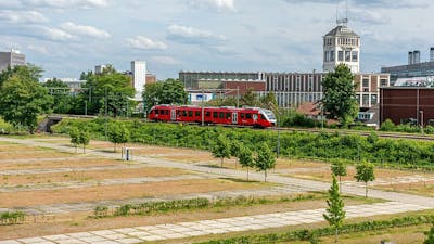 Treinspoor met trein vertrekt vanuit Hengelo