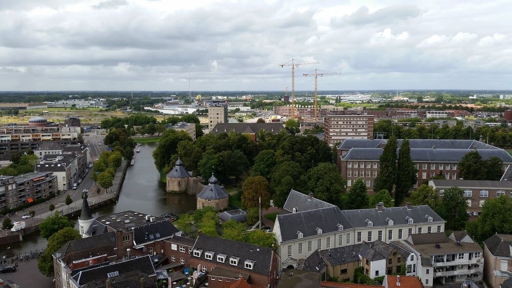 Helikopterview van Breda