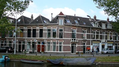 Huizen aan het water in Leiden