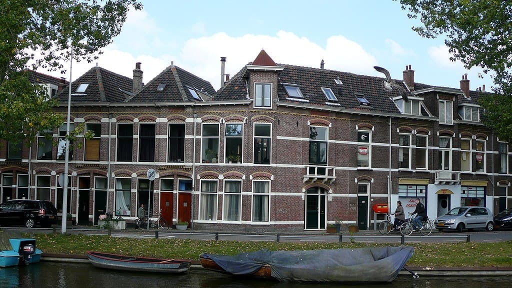 Huizen aan het water in Leiden