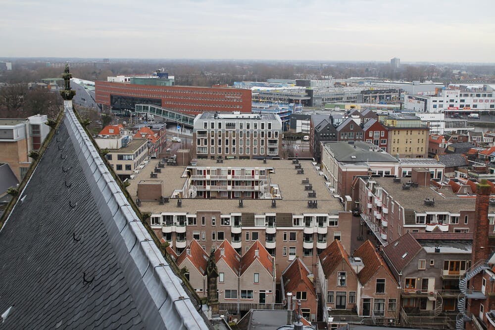 Uitzicht over Alkmaar via de Sint-Laurenskerk