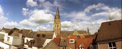 Woningen en kerk in het centrum van Sittard