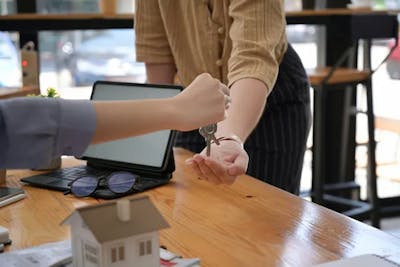 Huis verkopen aan vrienden