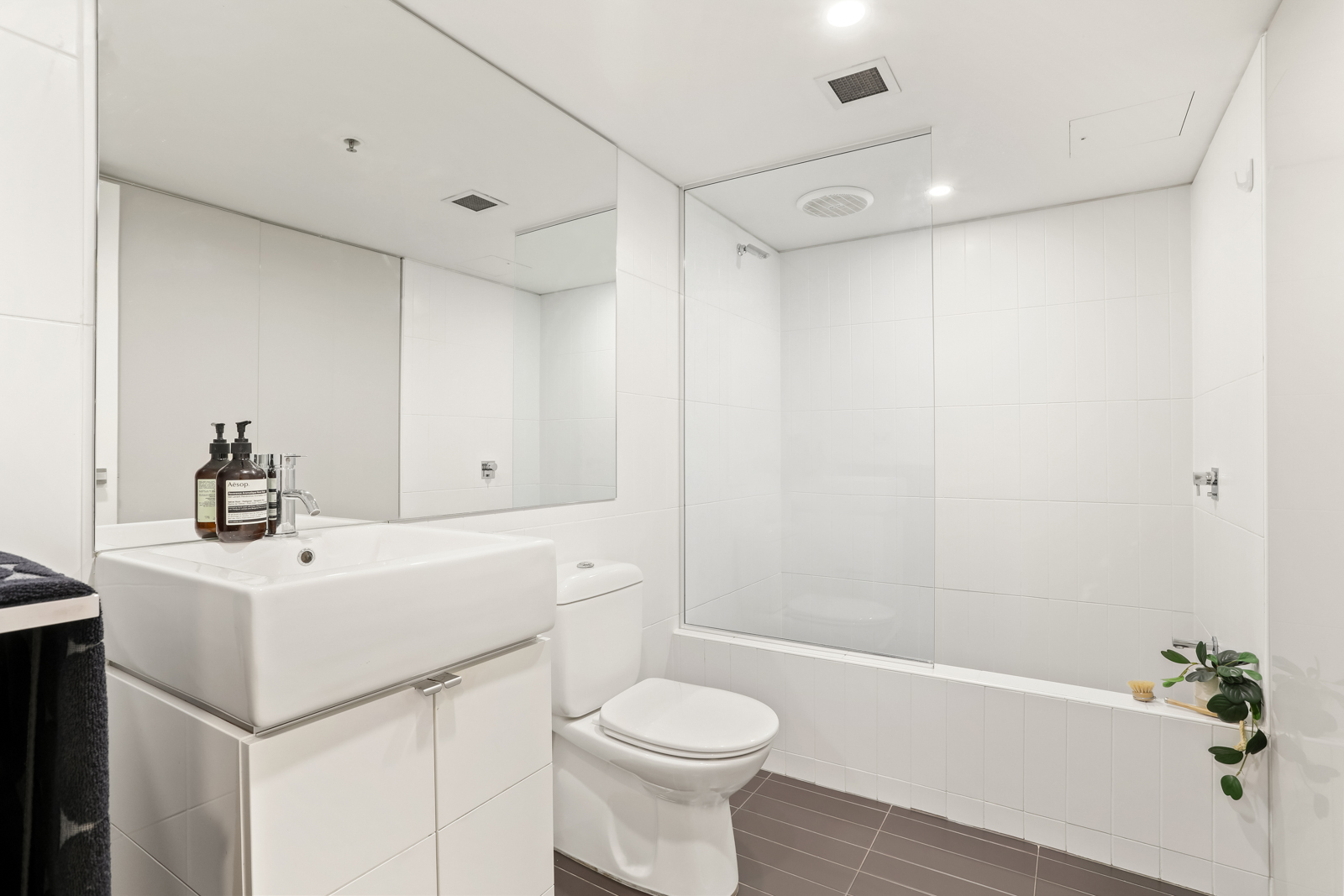 208/425 Bourke Street, Surry Hills - Thumbnail 3