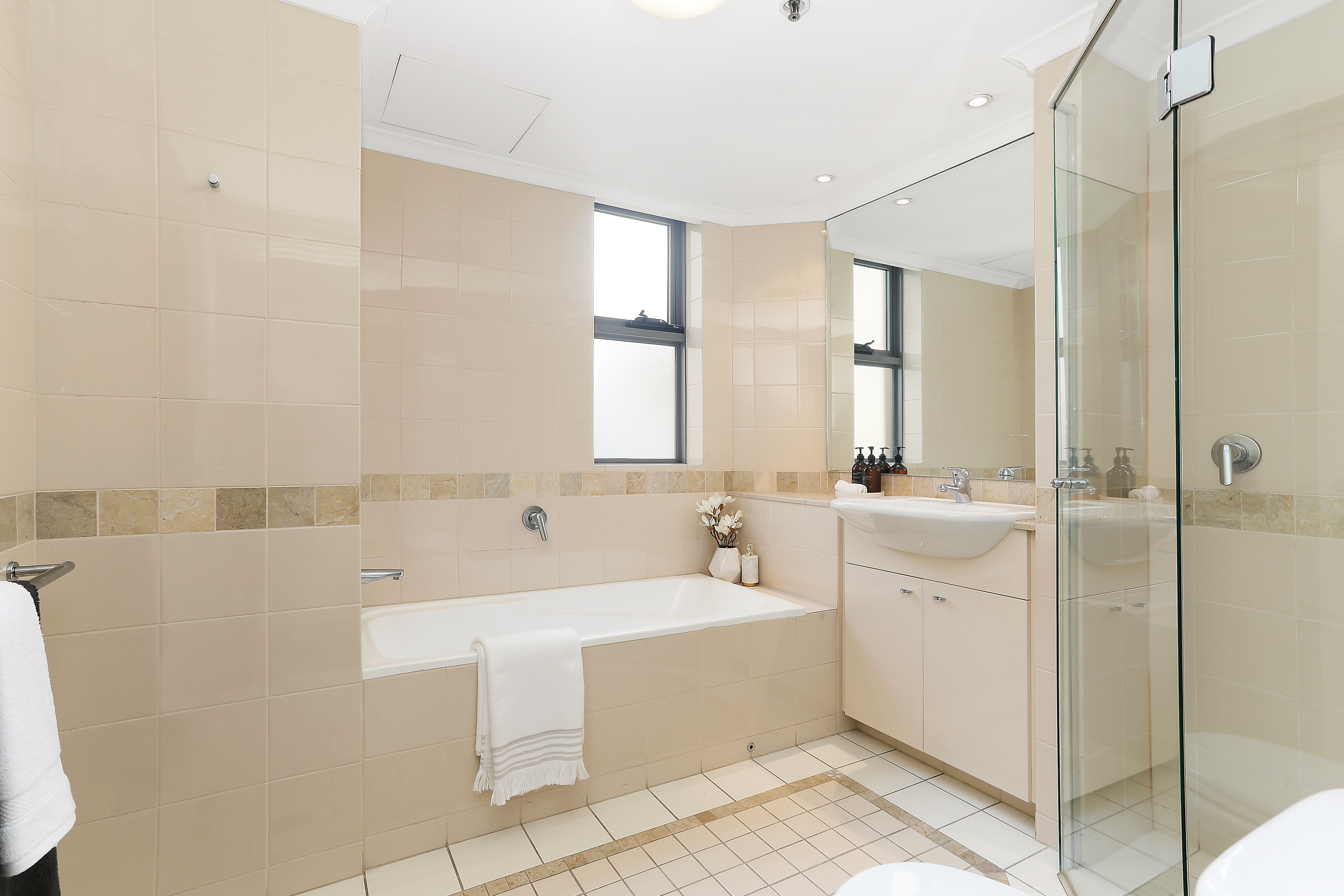 1705/281 Elizabeth Street, Sydney - Thumbnail 5
