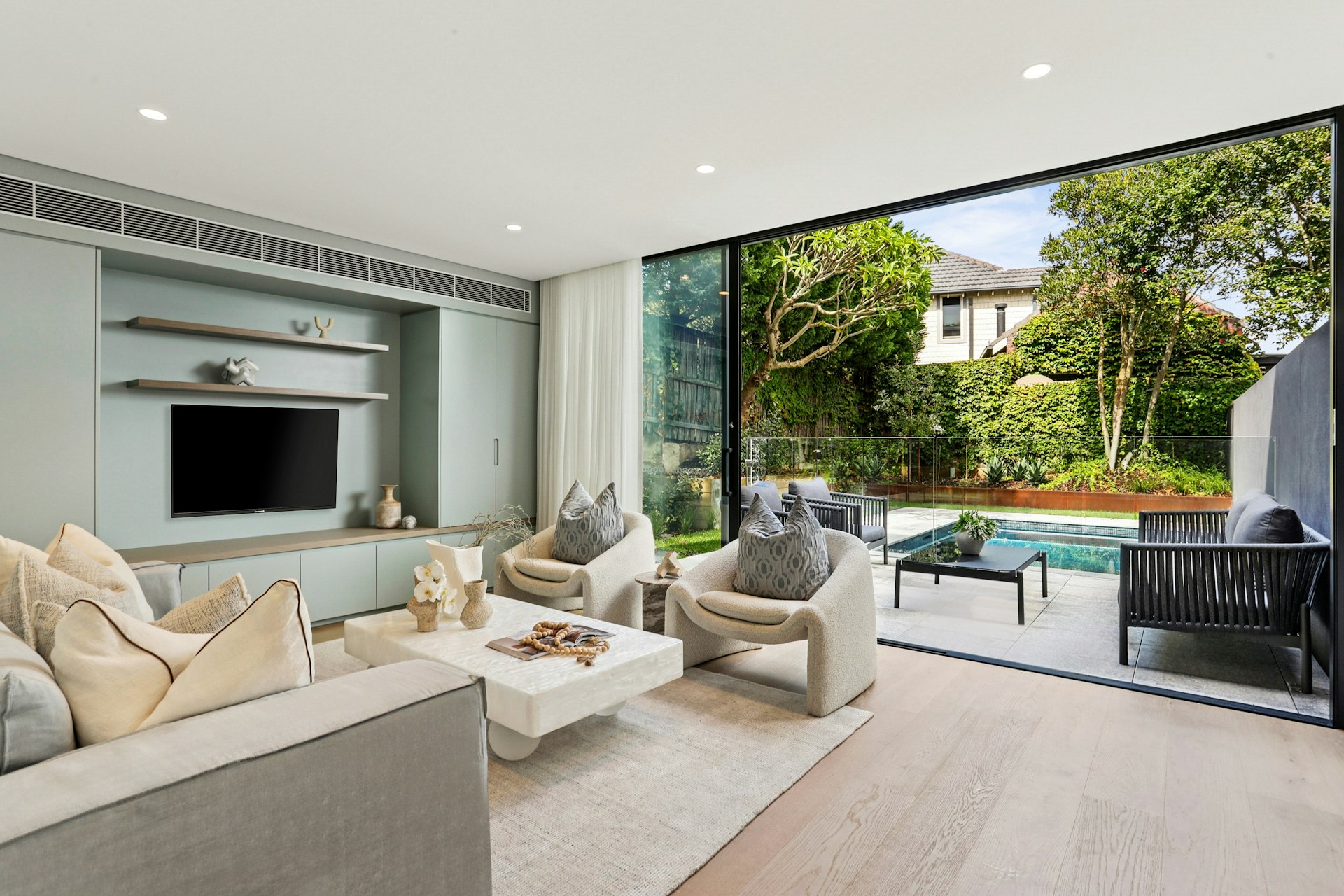 Gavin Rubinstein & Evan Cheung: Bellevue Hill semi sells at auction for incredible price