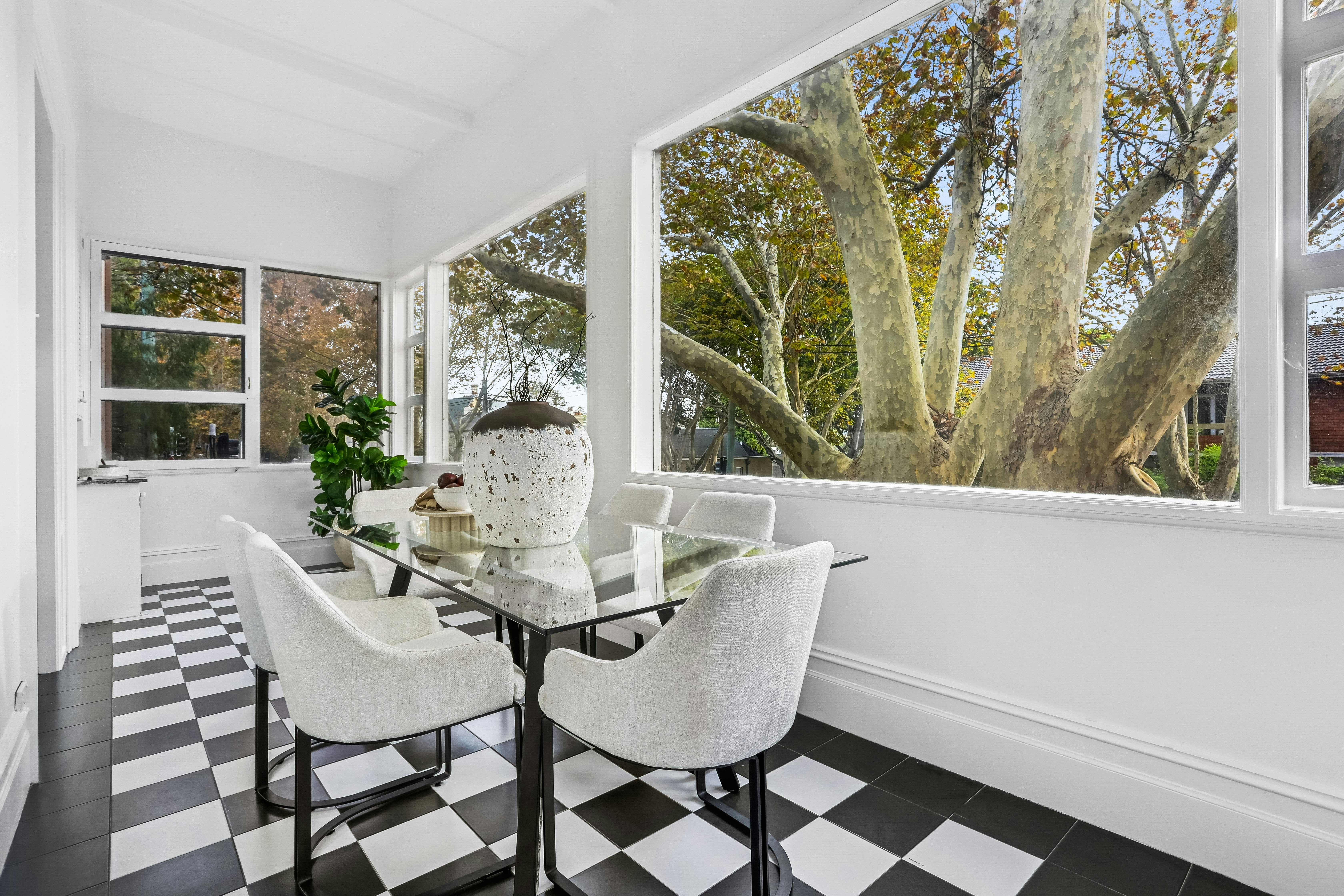 2/21 Trelawney Street, Woollahra NSW