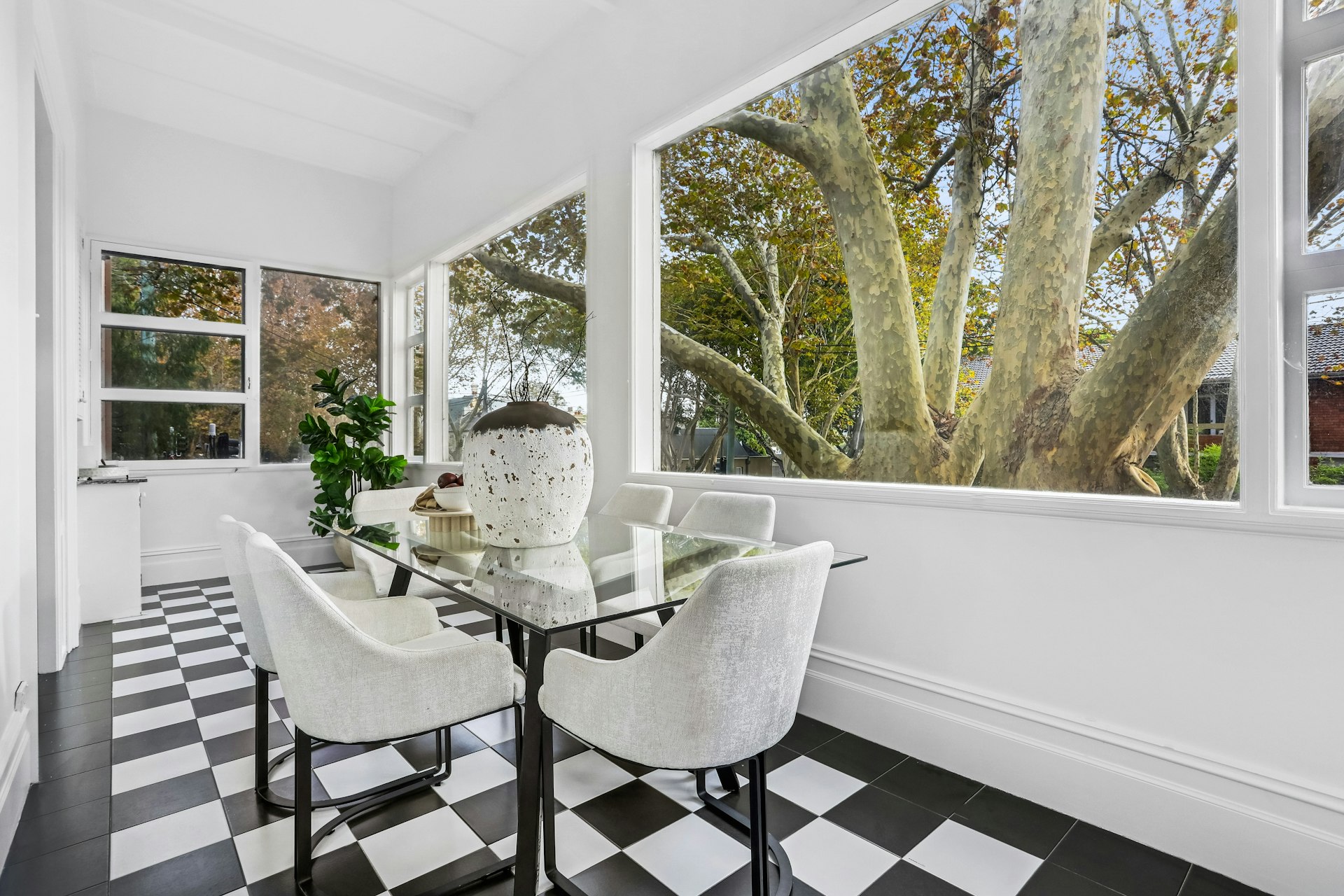 2/21 Trelawney Street, Woollahra NSW