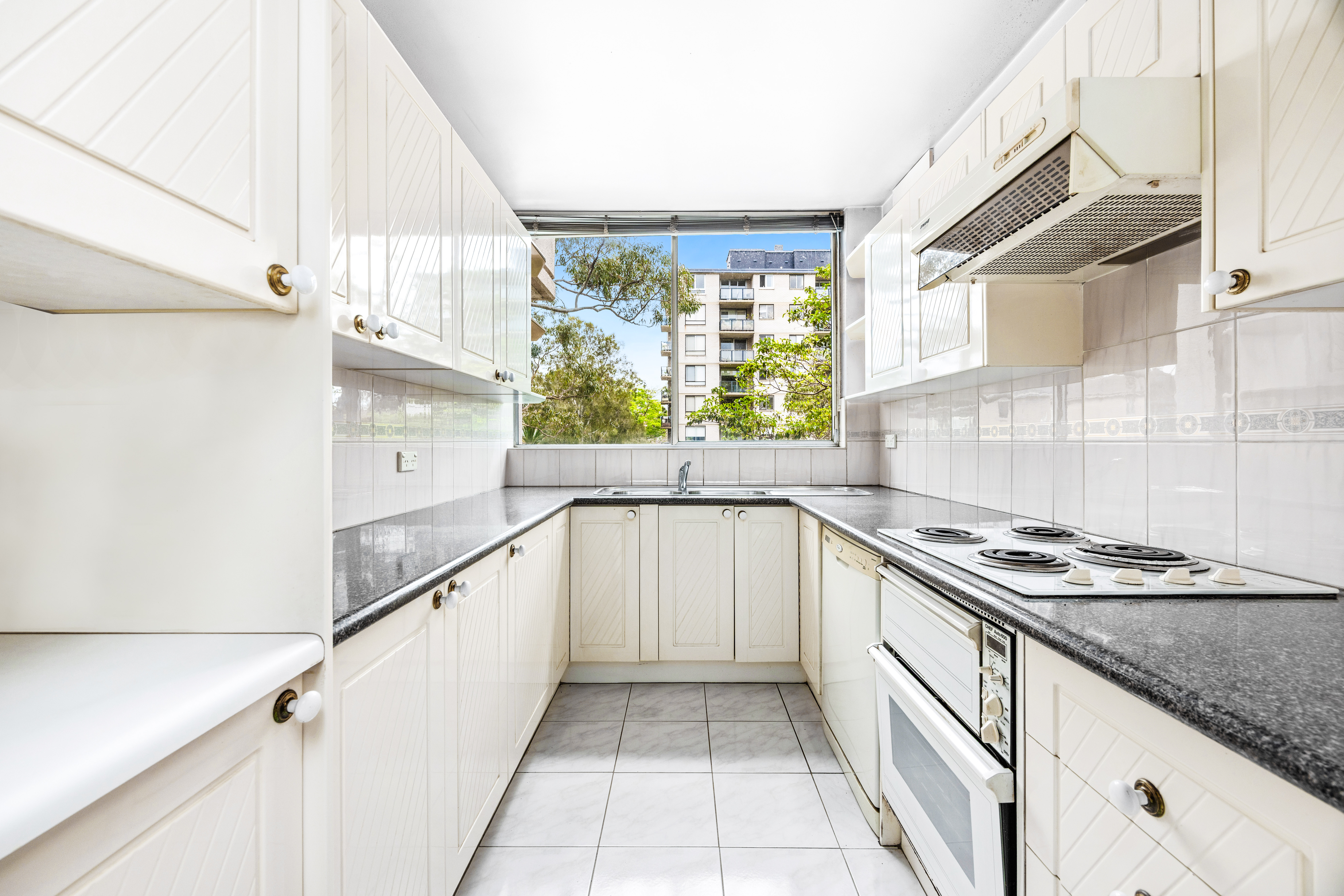 13/40-46 Penkivil Street, Bondi - Thumbnail 2