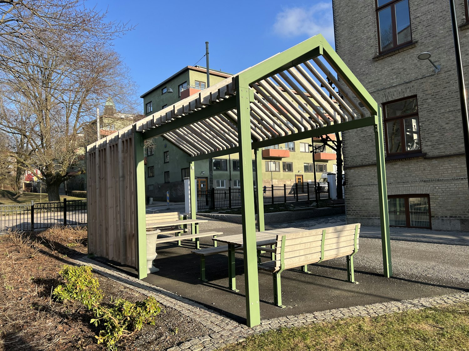 pergola sadeltak soma skolgård