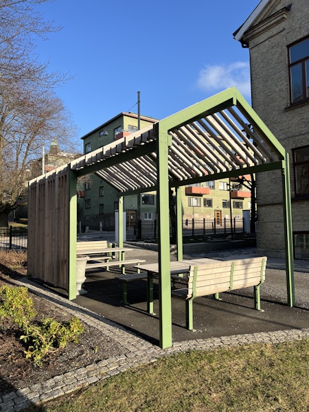 pergola sadeltak soma skolgård