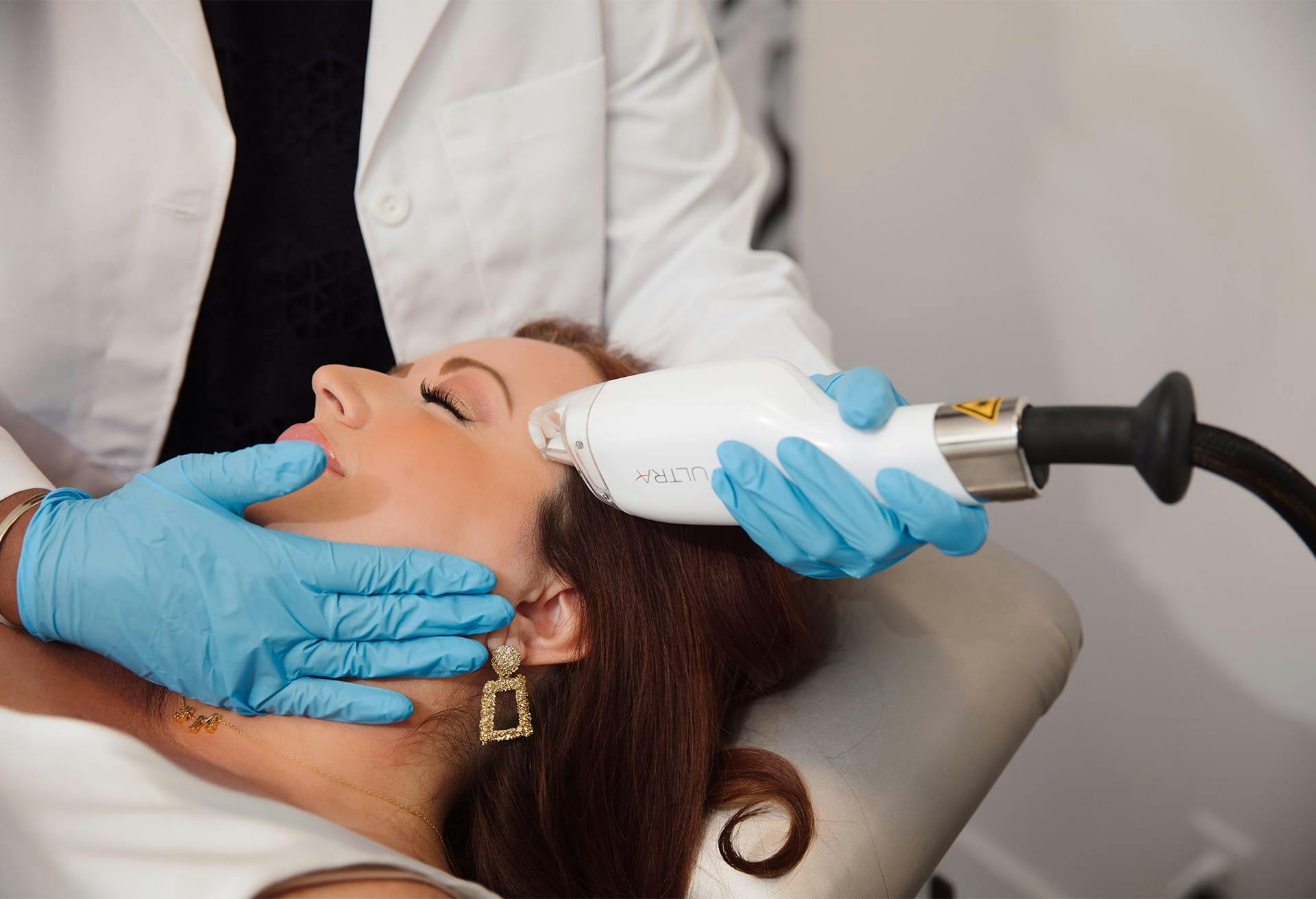 woman getting a lasemd treatment