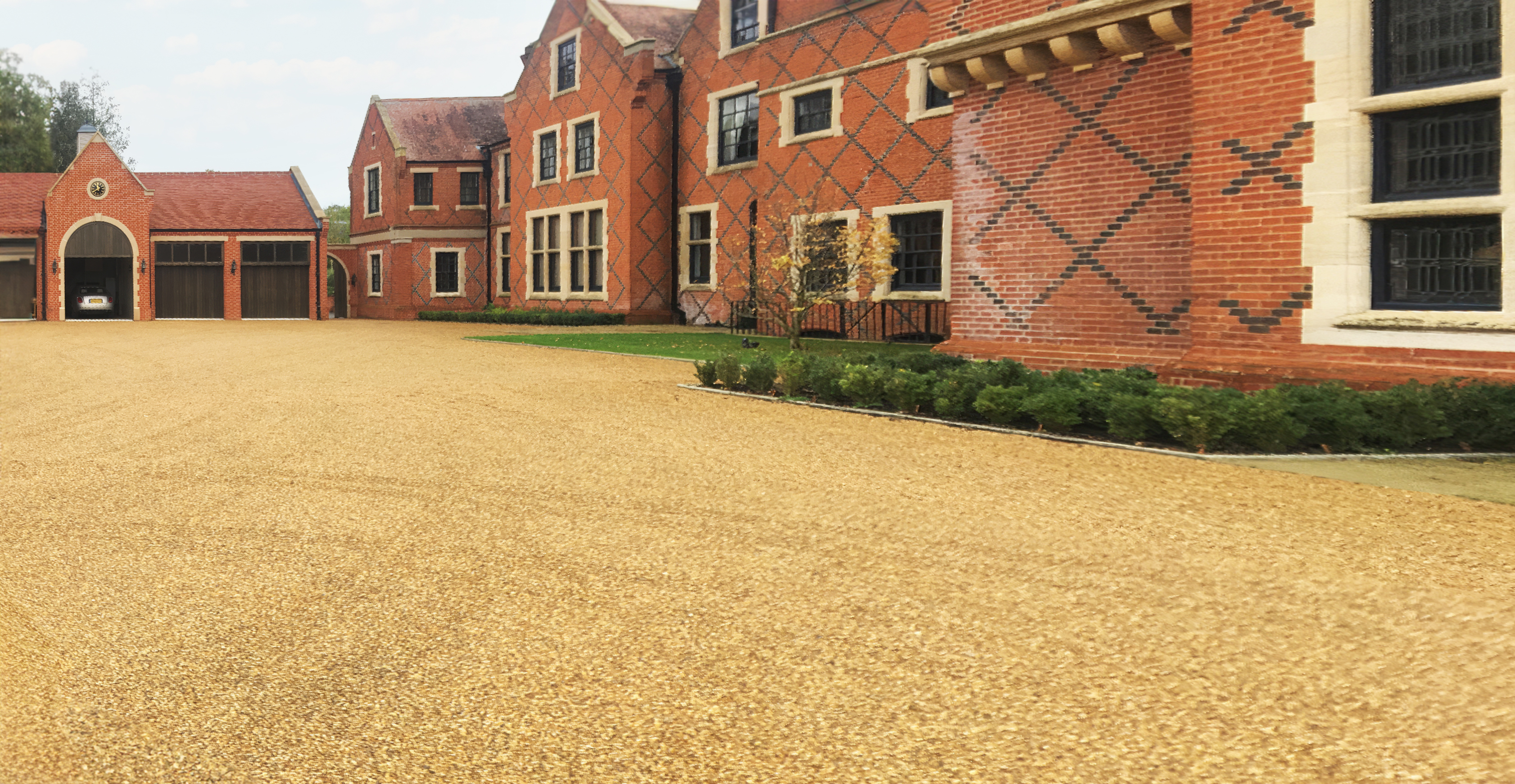 Tar & Chip Gravel Large Forecourt