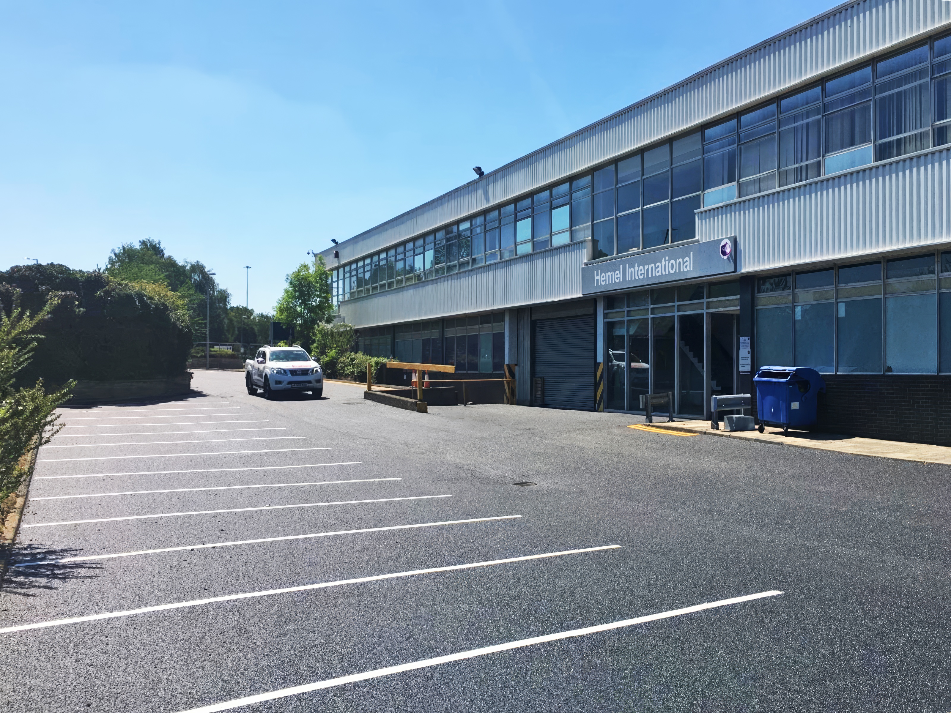 architecture, building, office building, pickup truck, vehicle, box, road, animal, bird, car